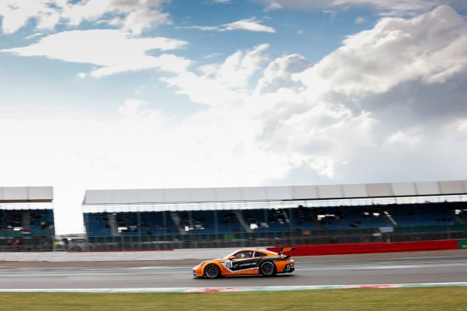 Porsche Mobil 1 Supercup @ SilverstonLarry ten Voorde polepostion