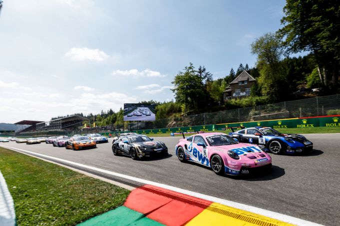 Porsche Mobil 1 Supercup. Op het Circuit de Spa-Francorchamps deelnemersveld_voor_la_source