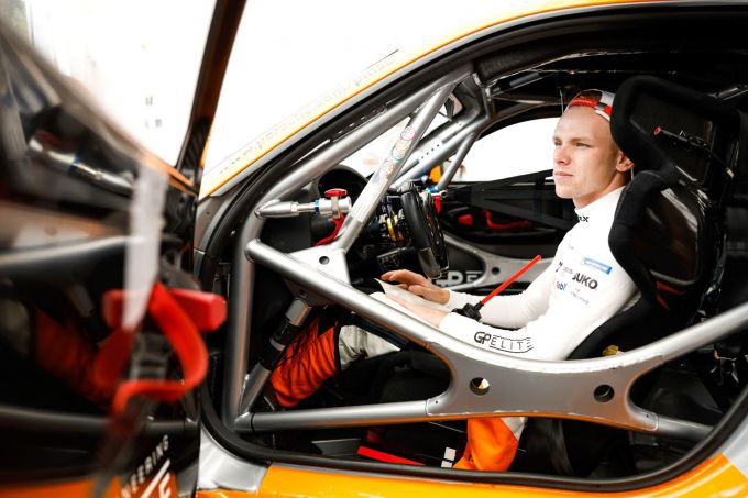 Porsche Mobil 1 Supercup Spa-Francorchamps Larry_ten_voorde_cockpit_wachten