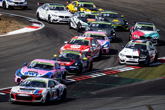 Spannende_gevechten_om_posities_kenmerken_de_DTM_Trophy_T._Vivacqua_BRA_Nr31_Heide_Audi_DTM_Trophy_2022_04_NYrburgring