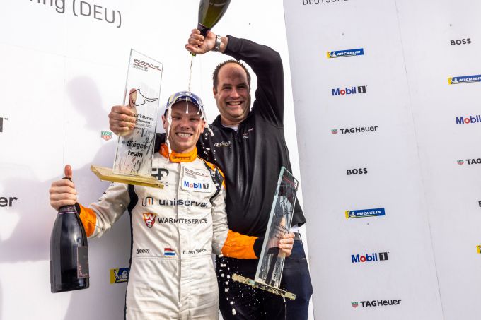 FOTO'S - Larry ten Voorde viert dubbele overwinning aan het einde van het PCCD-seizoen in Hockenheim