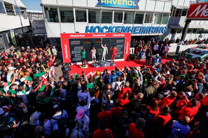 DTM Hockenheimring powered by AUDI podium Hockenheimring: N. Schnabel (Walkenhorst Motorsport), R. Rast, M. Wittmann, S. van der Linde (l-r