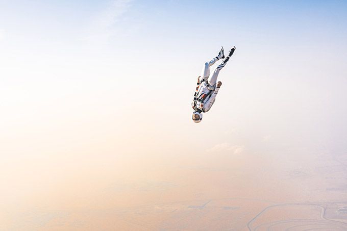 skydive Peugeot 9x8 coureur