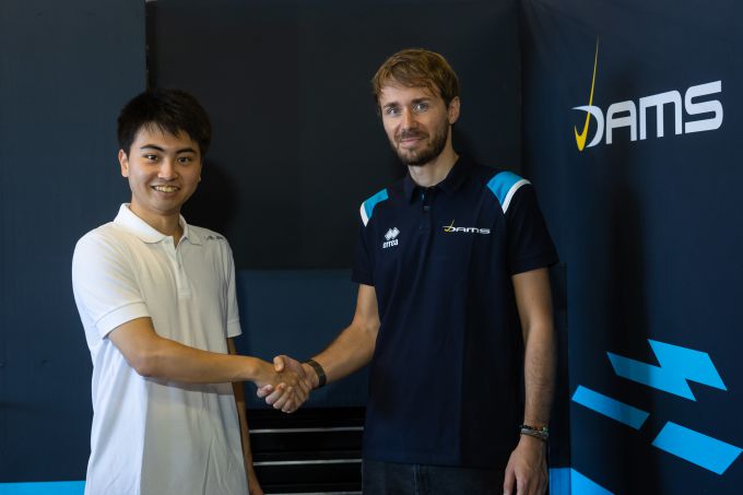 Ayumu Iwasa en Charles Pic