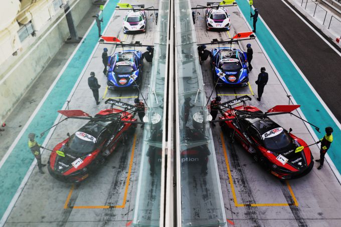 Gulf_12_Hours_McLaren