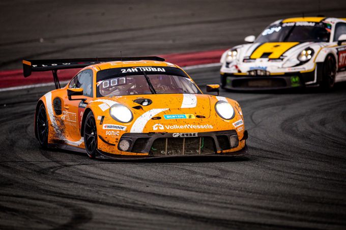 24H of Dubai 2023 Team GP Elite Porsche GT3 R Nr32 Lucas Groeneveld Jesse en Daan van Kuijk en Thierry Vermeulen foto 10
