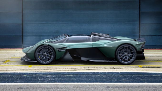 Aston Martin Valkyrie 10