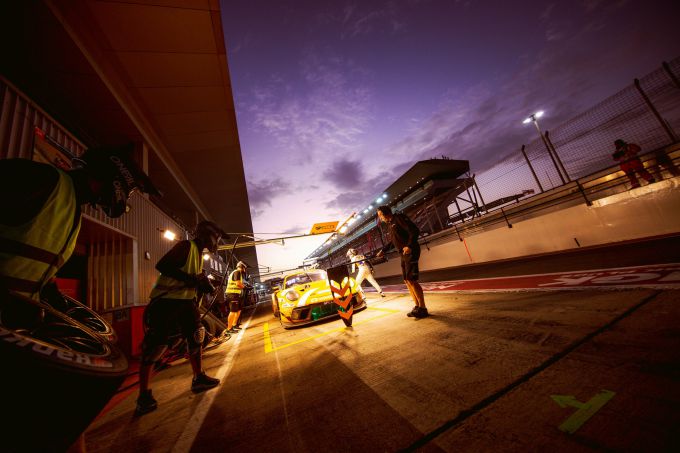 24H of Dubai 2023 Team GP Elite Porsche GT3 R Nr32 Lucas Groeneveld Jesse en Daan van Kuijk en Thierry Vermeulen foto 11