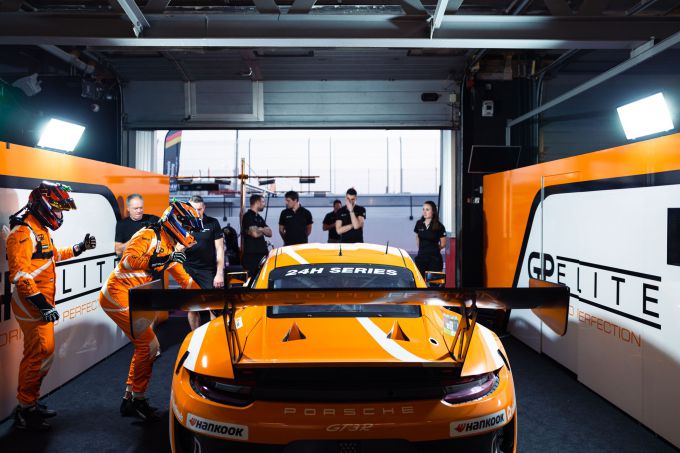 24H of Dubai 2023 Team GP Elite Porsche GT3 R Nr32 Lucas Groeneveld Jesse en Daan van Kuijk en Thierry Vermeulen foto 12