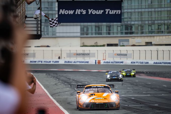 24H of Dubai 2023 Team GP Elite Porsche GT3 R Nr32 Lucas Groeneveld Jesse en Daan van Kuijk en Thierry Vermeulen foto 14