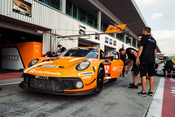 24H of Dubai 2023 Team GP Elite Porsche GT3 R Nr32 Lucas Groeneveld Jesse en Daan van Kuijk en Thierry Vermeulen foto 6