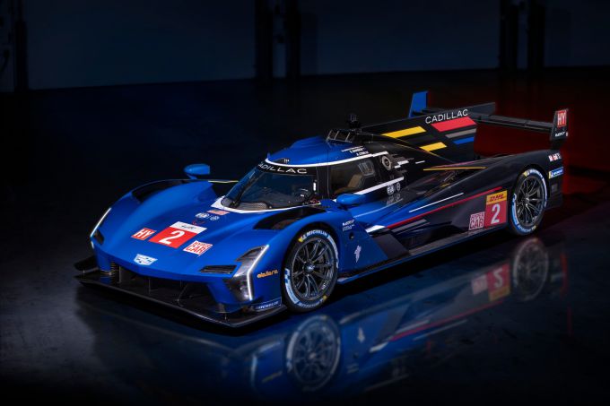 Cadillac_livery_2023 Nr2 blauw schuin voorzijde