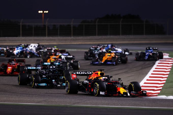 Max_Verstappen_Lewis_Hamilton_Bahrein_2021
