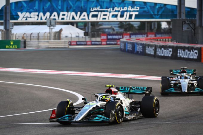 Mercedes_F1_Hamilton_Russell_GP_Abu_Dhabi