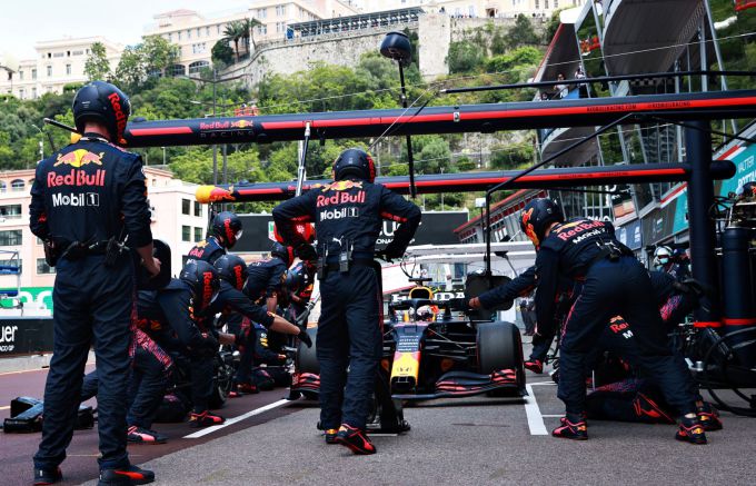Red_Bull_pitstop