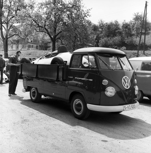 Volkswagen ID. Buzz en de Porsche Renndienst Volkswagen-bus foto 15