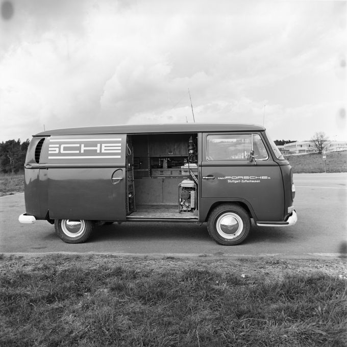Volkswagen ID. Buzz en de Porsche Renndienst Volkswagen-bus foto 4