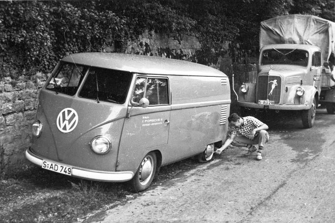Volkswagen ID. Buzz en de Porsche Renndienst Volkswagen-bus foto 9