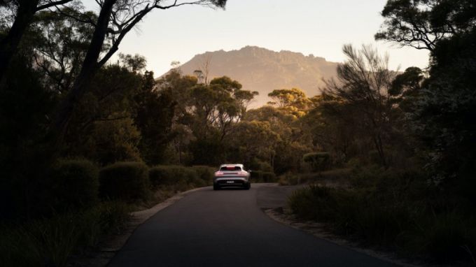 Mark Webber Tasmanië Porsche Taycan Cross Turismo foto 17