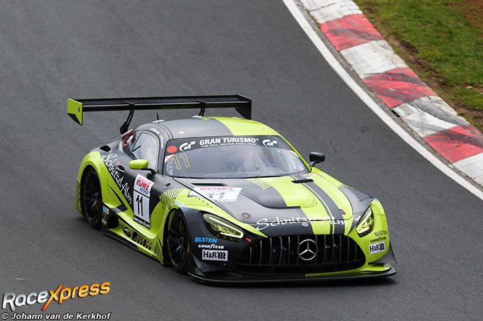 Marcel Marchewicz en Marek Böckmann in de Mercedes-AMG GT3 van Schnitzelalm Racing