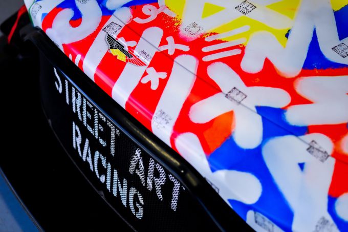 Aston Martin Vantage AMR GT4 Art Car The Power of Language foto 3