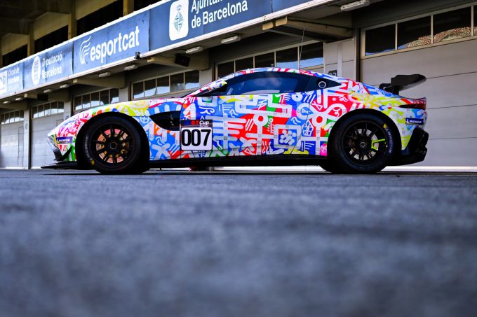 Aston Martin Vantage AMR GT4 Art Car The Power of Language foto 6