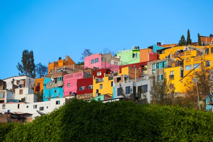 Guanajuato Rally Mexico sfeer colored houses