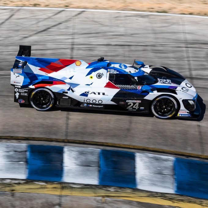 BMW M Hybrid V8 Twelve Hours of Sebring 2023 foto BMW Nr24 met Philipp Eng, Augusto Farfus en Marco Wittmann