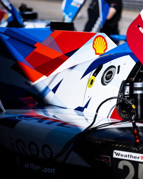BMW M Hybrid V8 Twelve Hours of Sebring 2023 foto M-design