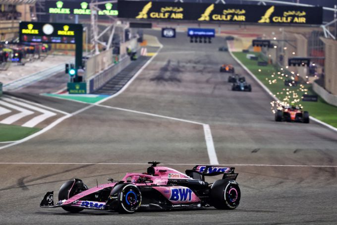 Straf op straf voor Esteban Ocon en Alpine: "We hebben te veel fouten gemaakt"