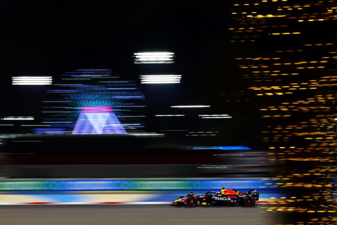Max Verstappen kent moeilijke start: "Eerste training was heel slecht"