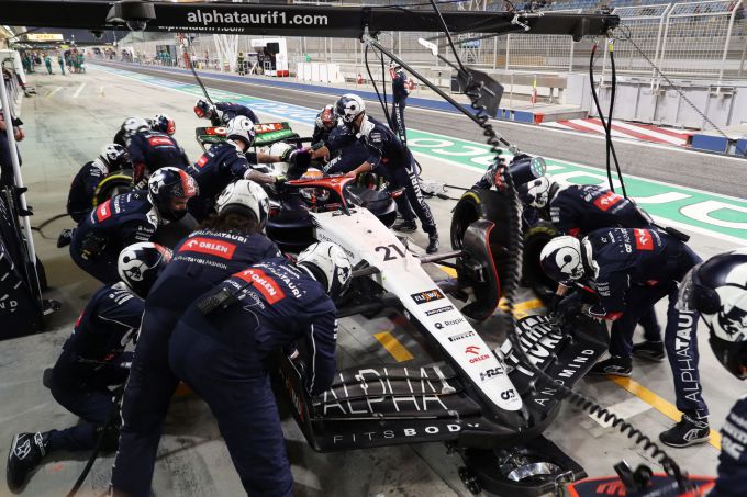 Nyck_de_Vries_pitstop F1 Alpha Tauri Bahrein