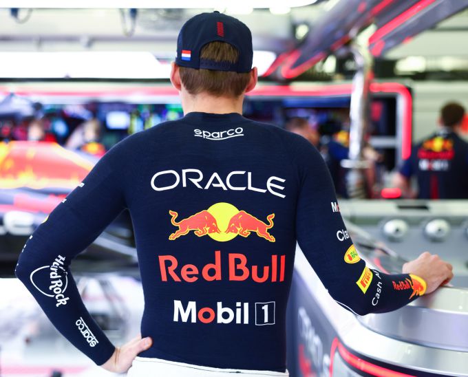 Max Verstappen stellig dat Red Bull RB19 'op elk vlak' beter is