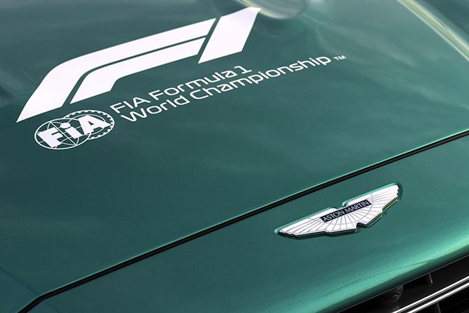 Aston Martin DBX707