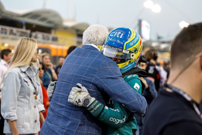 Lawrence_Stroll_feliciteert_Fernando_Alonso