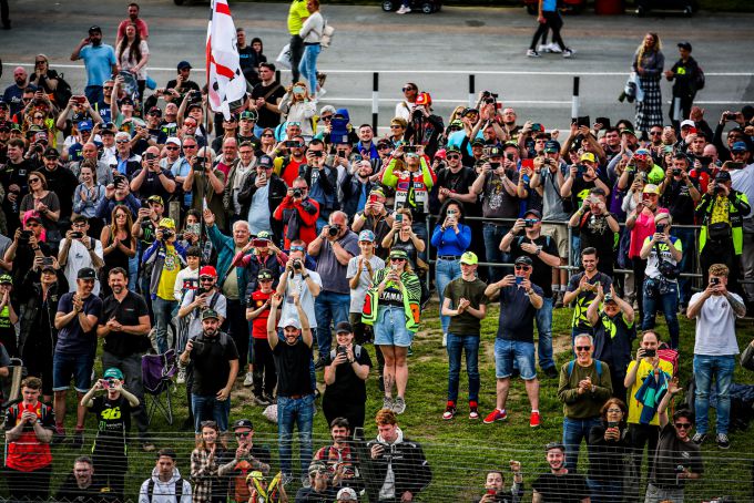 Fanatec GT Europe Sprint Cup Brands Hatch publiek Rossi fans