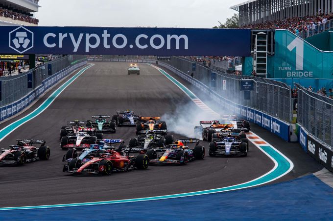 Charles Leclerc Ferrari GP Miami 2023 heftige strijd