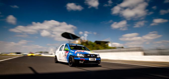 51e ADAC TotalEnergies 24h Nürburgring Dacia en Manta foto 2