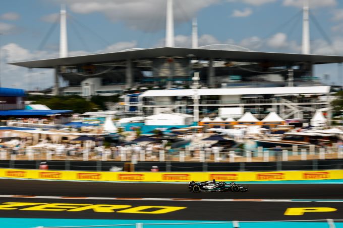 Mercedes_onderweg_in_Miami 2023