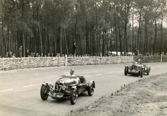 Centenary 24H Le Mans 2023 Aston Martin preview foto 17 LM23 catching LM20 1937