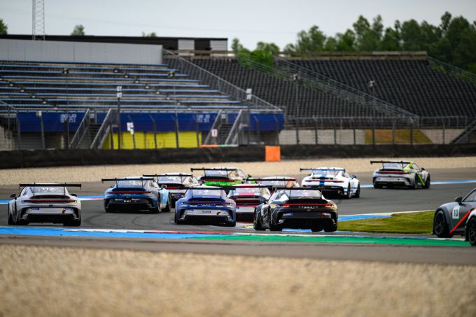 Porsche Sprint Challenge Benelux 2023 TT Circuit Assen foto startveld op rug gezien