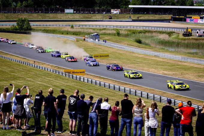 DTM terugkeer Zandvoort foto 6 startveld onderweg