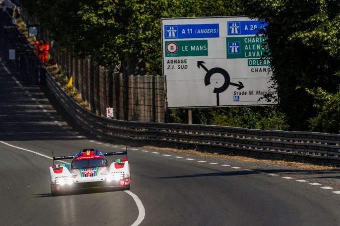 24H Le Mans 2023 #38 Hertz Team JOTA Porsche 963 foto 3