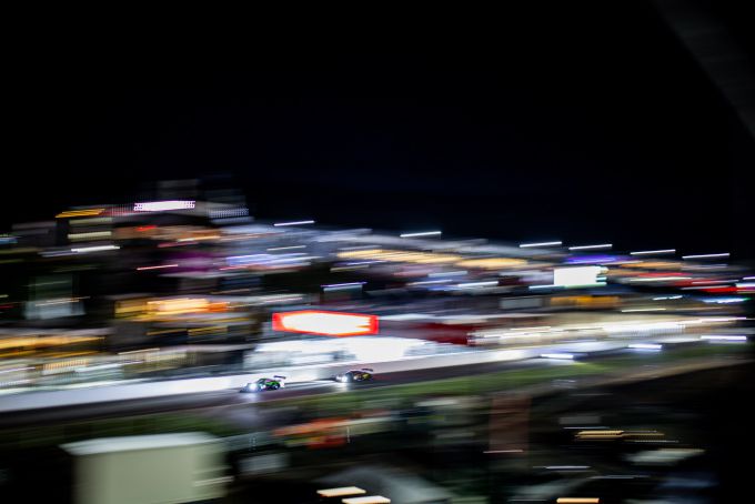 Crowdstrike 24 Hours of Spa 2023 racen gedurende de nacht Foto 5