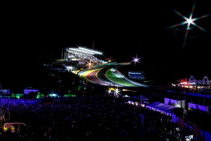 Crowdstrike 24 Hours of Spa 2023 racen gedurende de nacht Foto 7