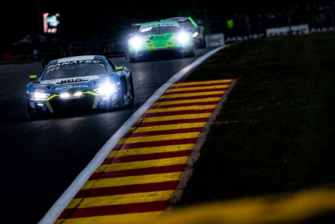 Crowdstrike 24 Hours of Spa 2023 racen gedurende de nacht Foto 3