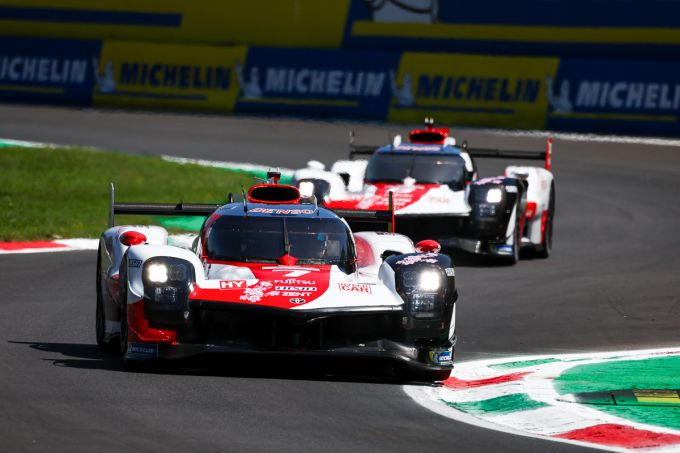 FIA World Endurance Championship (WEC) 2023 Monza Toyota Nr7 en Nr8 onderweg in Monza