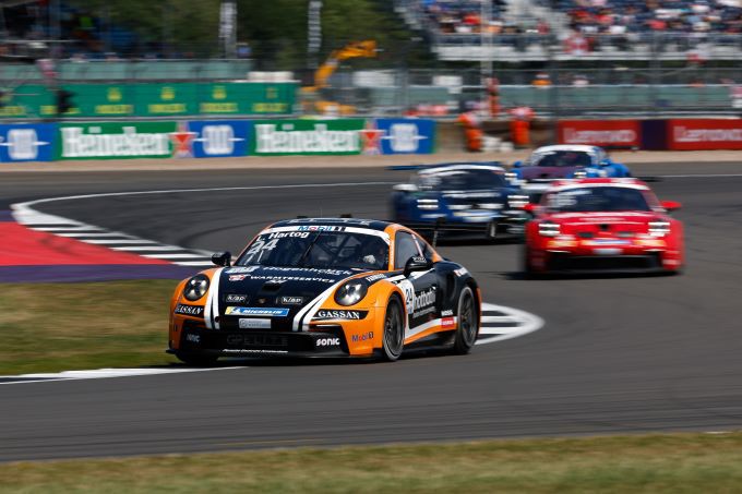 Porsche Mobil1 Supercup Silverstone Nr24 Loek Hartog