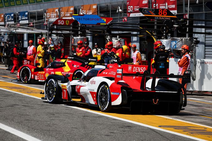 FIA World Endurance Championship (WEC) 2023 Monza Toyota en Ferari pitstop