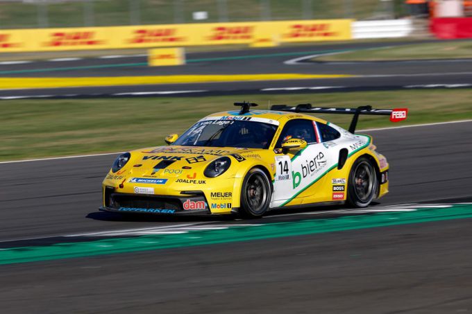 Porsche Mobil1 Supercup Silverstone Jaap van lagen actie